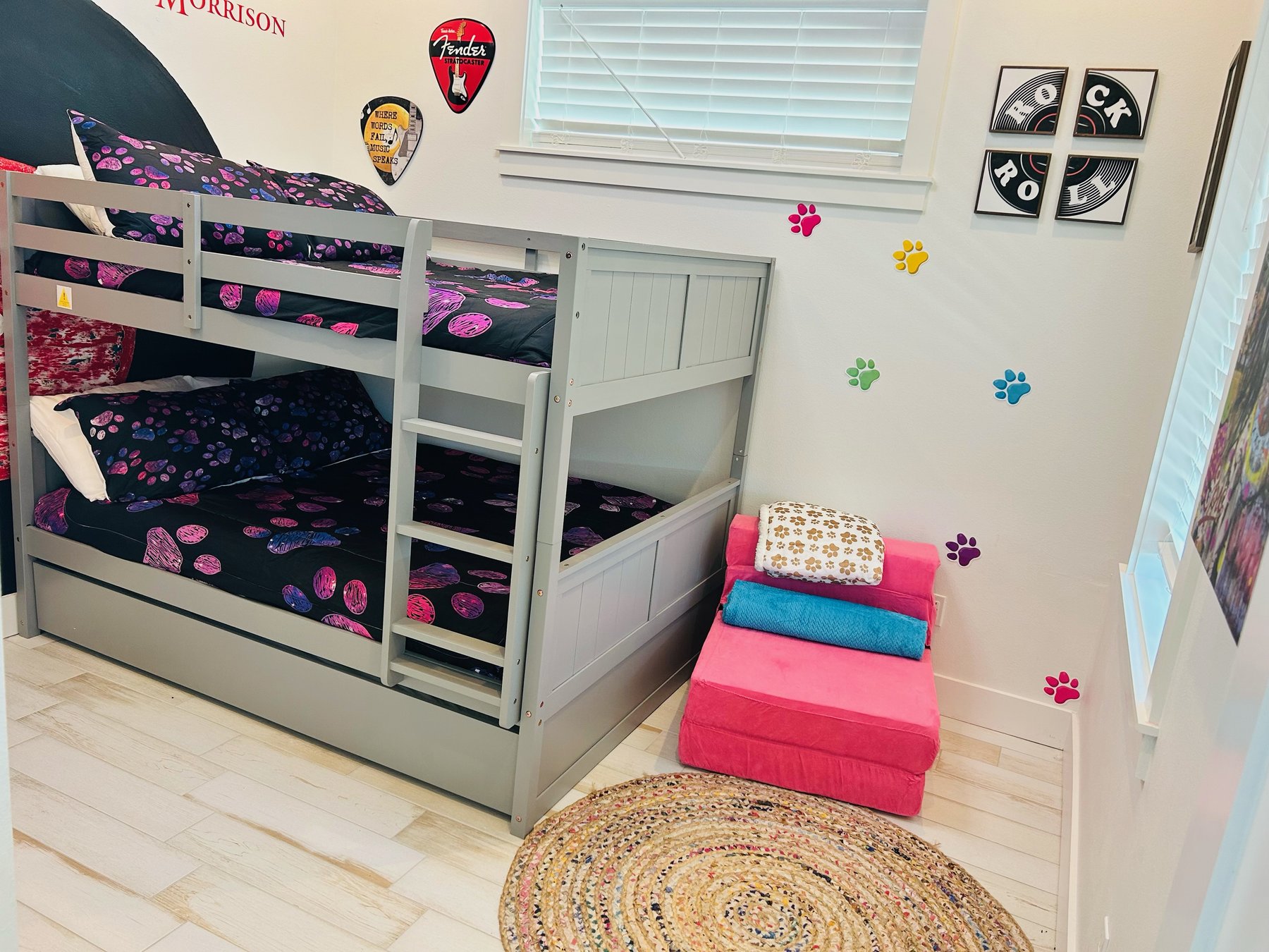 Music room bunk beds with paw-print bedding