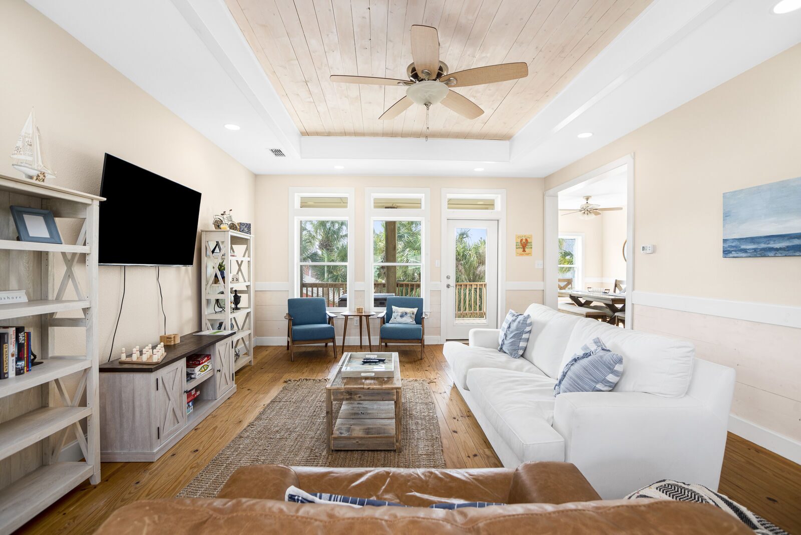 Spacious living room
