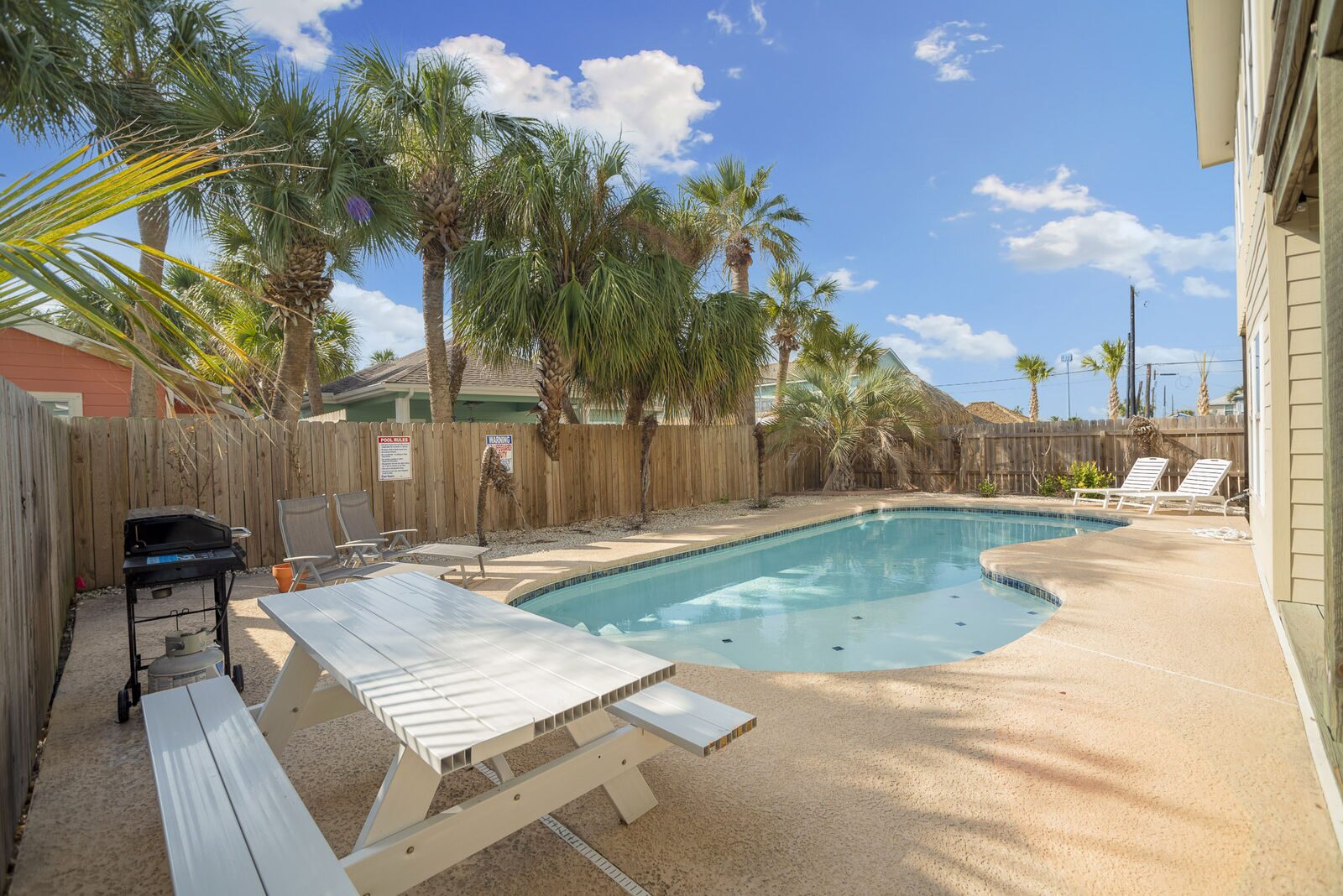 Wide view of the private pool