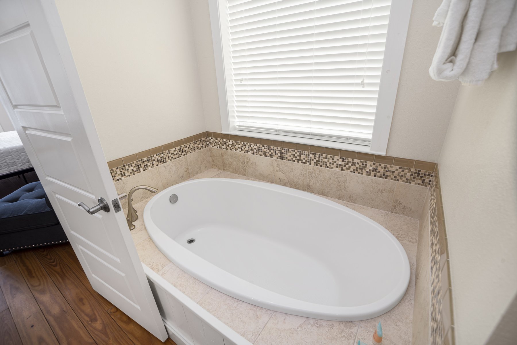 Primary soaking tub