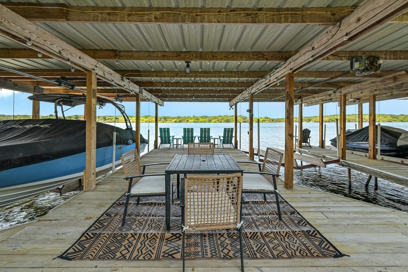 Dock dining