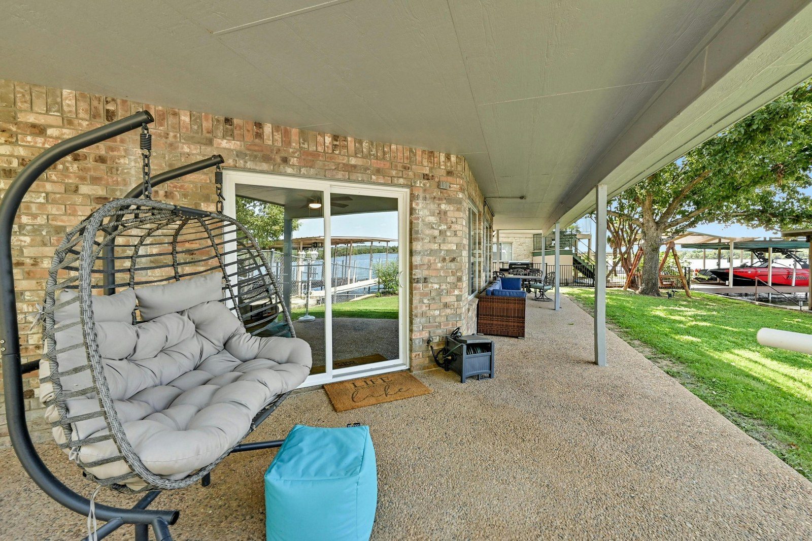 Lower patio egg chair