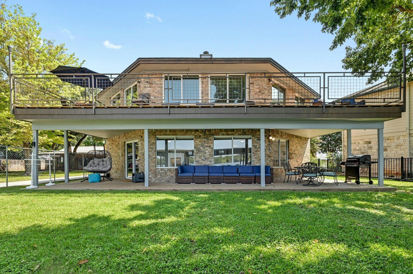 Lower patio full